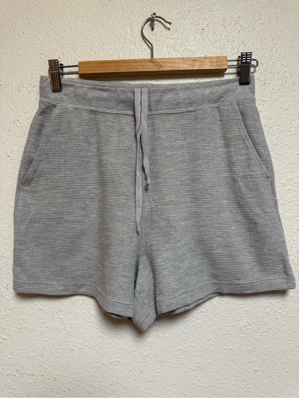 Uniqlo Women's Light Gray Knit Drawstring Athletic Shorts